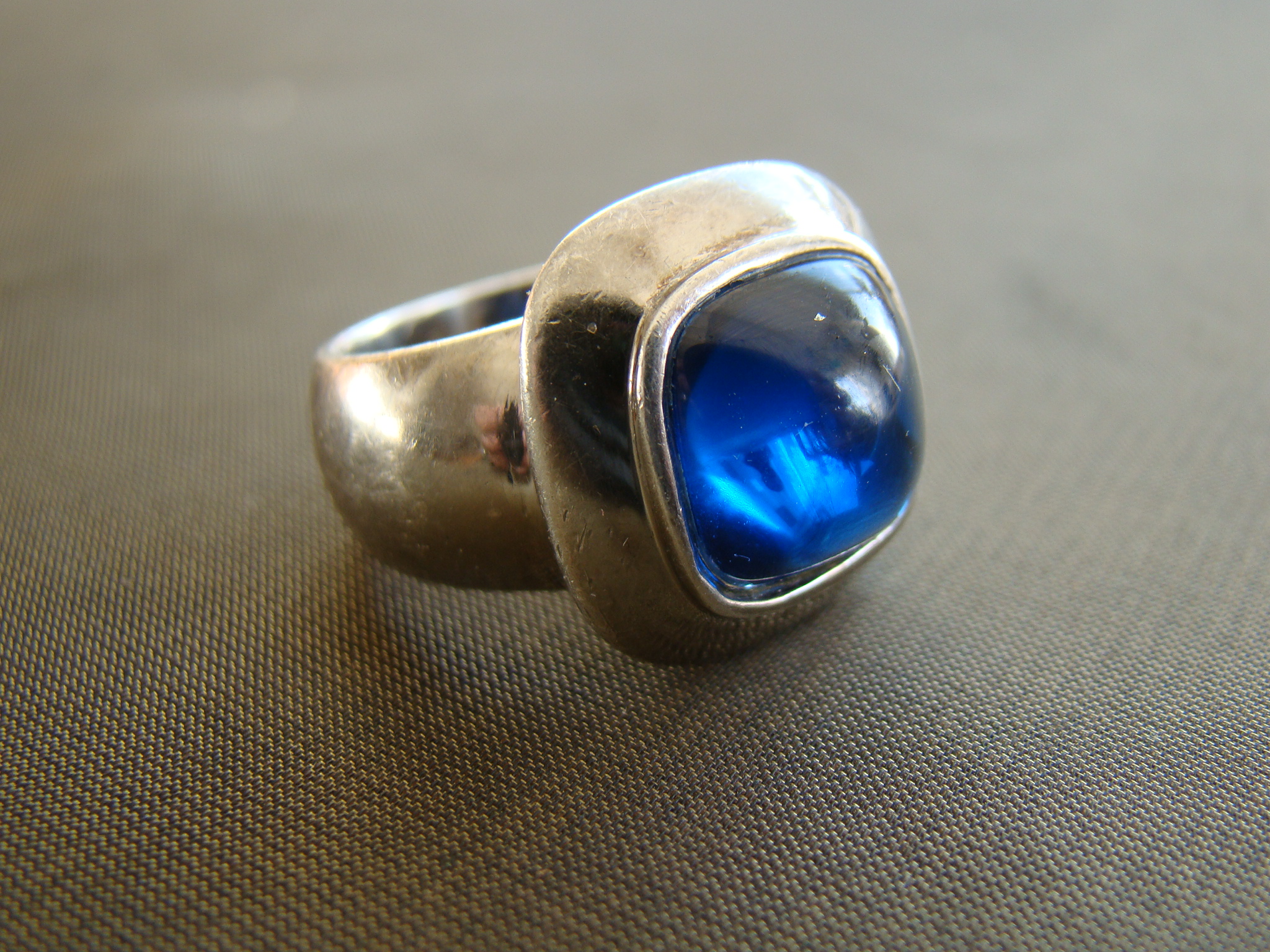 brede zilveren design ring grote watersaffier of blauwe spinel maat 19 - bestel bij mittens.nl